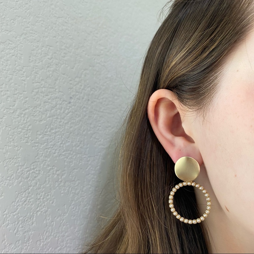 💙💕💕Last one Golden Circle Pearls Drop Earrings - Picture 5 of 9